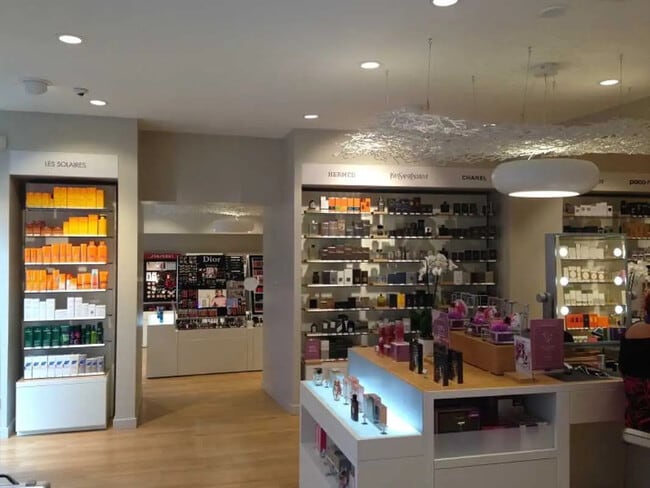 Plus de détails pour Local commercial à vendre