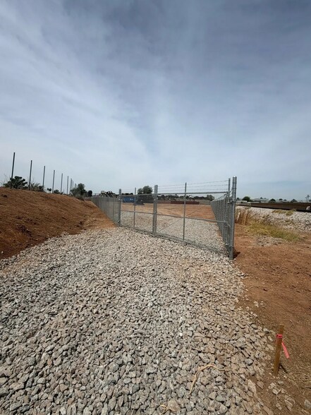 1376 N McQueen Rd, Gilbert, AZ à louer - Photo de l’immeuble – Image 2 sur 6