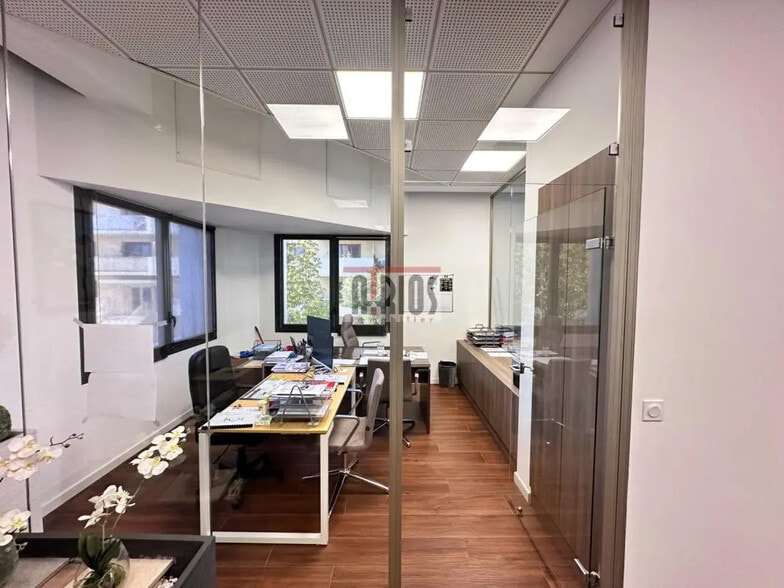 Bureau dans Toulon à louer - Photo de l’immeuble – Image 3 sur 3