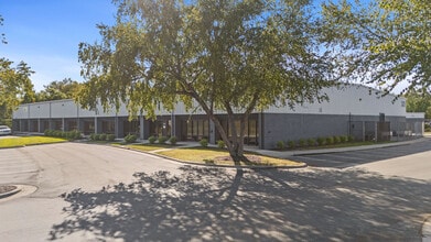 101 Creek Ridge Rd, Greensboro, NC à louer Photo de l’immeuble– Image 2 sur 6