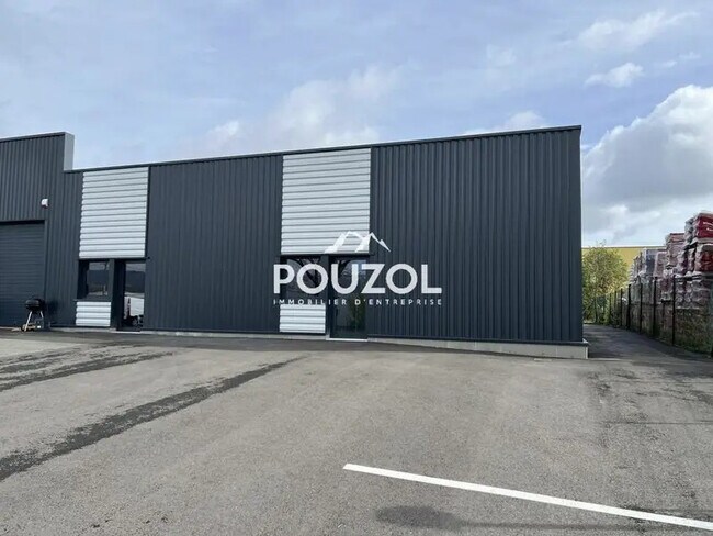 Plus de détails pour Local d'activités à louer