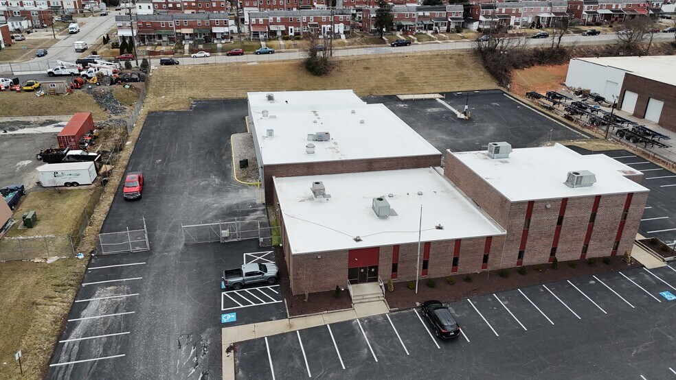 7675 Canton Center Dr, Dundalk, MD à louer - Photo de l’immeuble – Image 3 sur 3