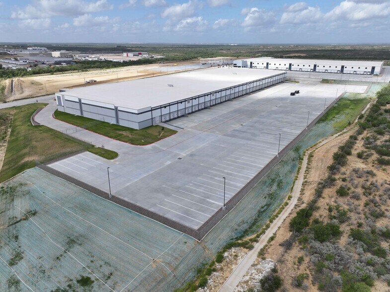 202 Blue Ridge Pkwy, Laredo, TX à louer - Photo de l’immeuble – Image 3 sur 6