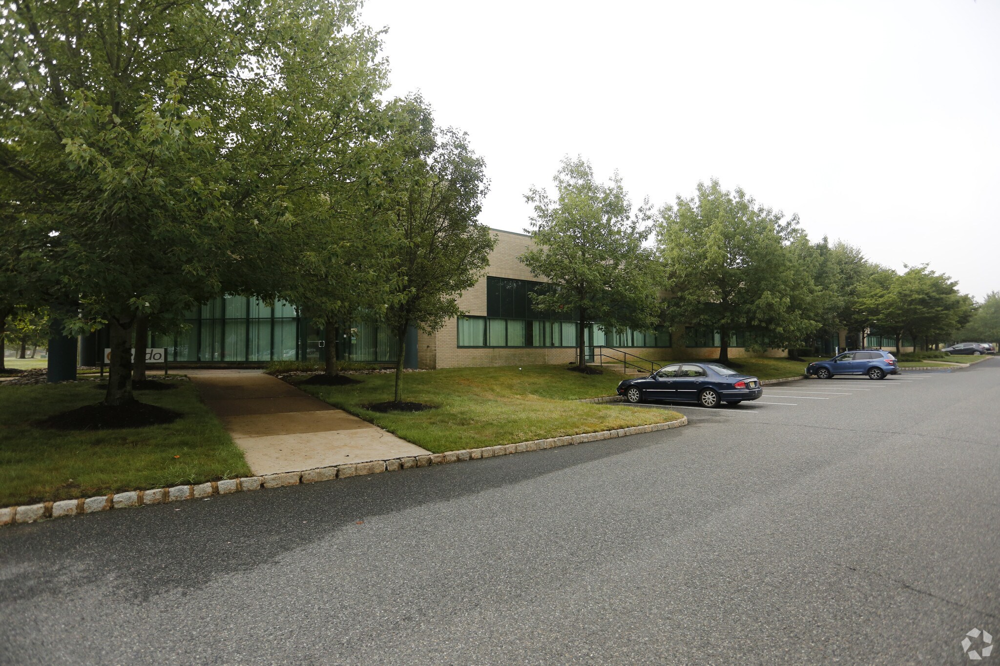 8 Clarke Dr, Cranbury, NJ à louer Photo principale– Image 1 sur 13