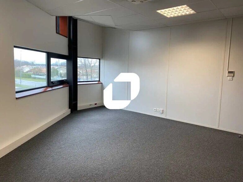Bureau dans Mérignac à louer - Photo de l’immeuble – Image 1 sur 18