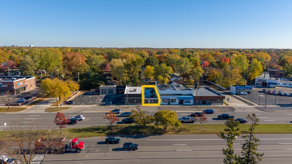 30156 Woodward Ave, Royal Oak, MI à vendre - Photo de l’immeuble – Image 2 sur 4