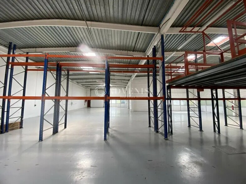 Industriel/Logistique dans Trappes à louer - Photo de l’immeuble – Image 2 sur 8