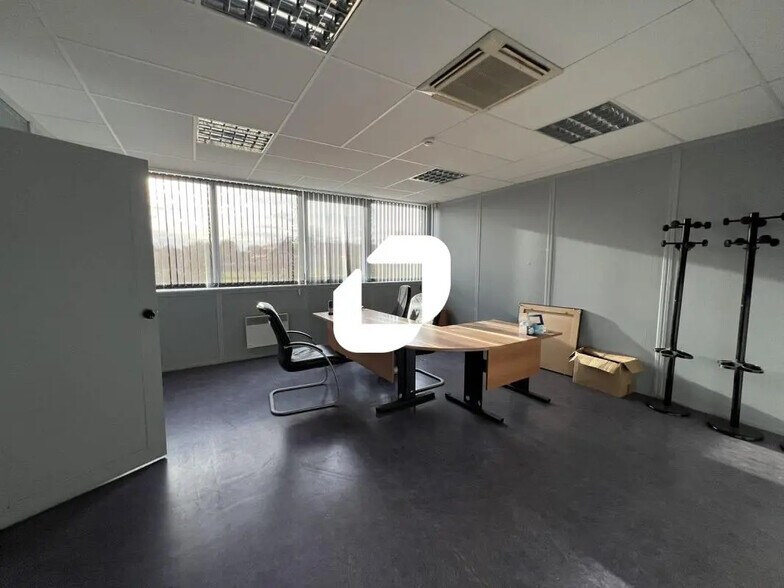 Local d’activités dans Nieppe à louer - Photo de l’immeuble – Image 2 sur 13