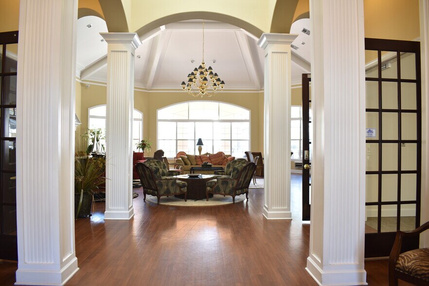 2252 Beach Dr, Gulfport, MS à louer - Photo intérieure – Image 2 sur 22