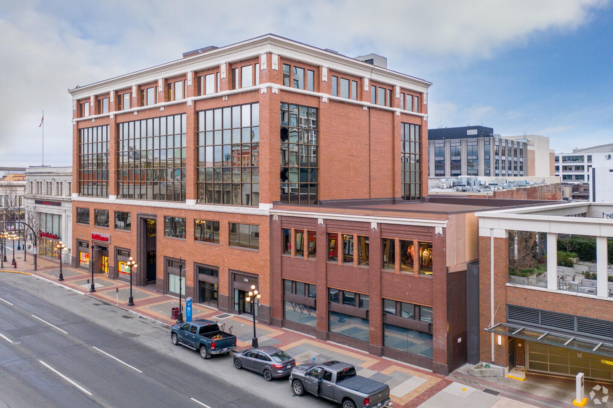 712 Yates St, Victoria, BC à louer Photo principale– Image 1 sur 2