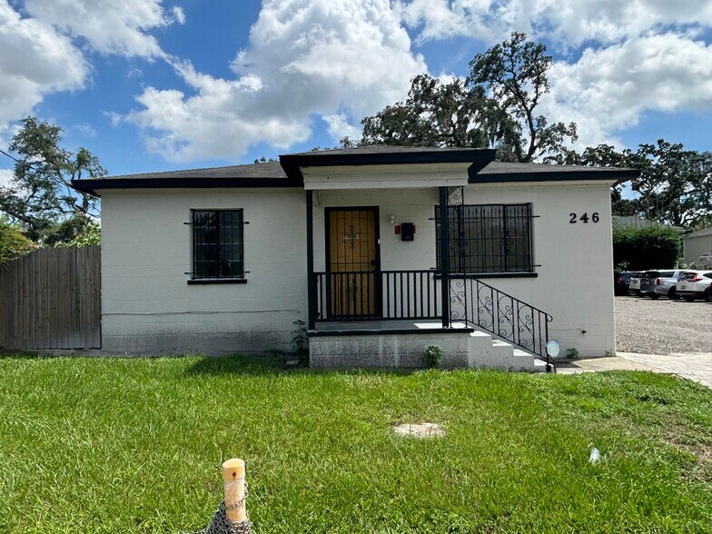 246 W Hillsborough Ave, Tampa, FL à louer - Photo de l’immeuble – Image 2 sur 16