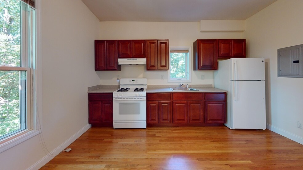 755 Truman Hwy, Hyde Park, MA à vendre - Photo intérieure – Image 3 sur 10