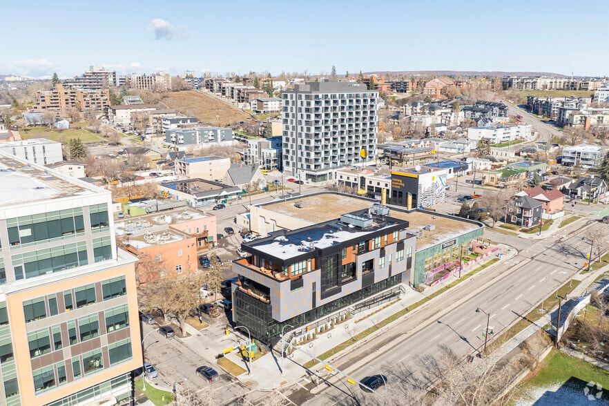 65 Edmonton Trl NE, Calgary, AB à vendre - Aérien – Image 3 sur 4