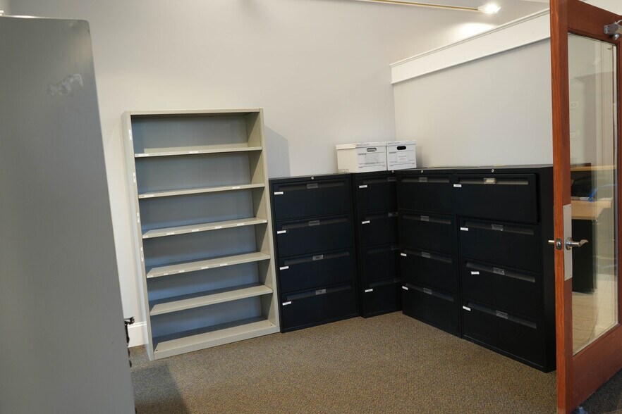 1 Club Acre Ln, Bedford, NH à louer - Photo de l’immeuble – Image 3 sur 14