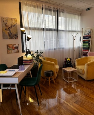Plus de détails pour 10 Rue Des Roseaux, Saint-Mitre-les-Remparts - Bureau/Local commercial à louer