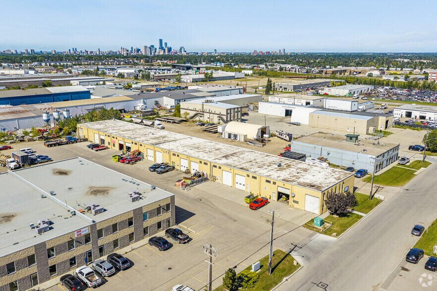 7402-7420 52 St NW, Edmonton, AB à vendre - Aérien – Image 2 sur 2