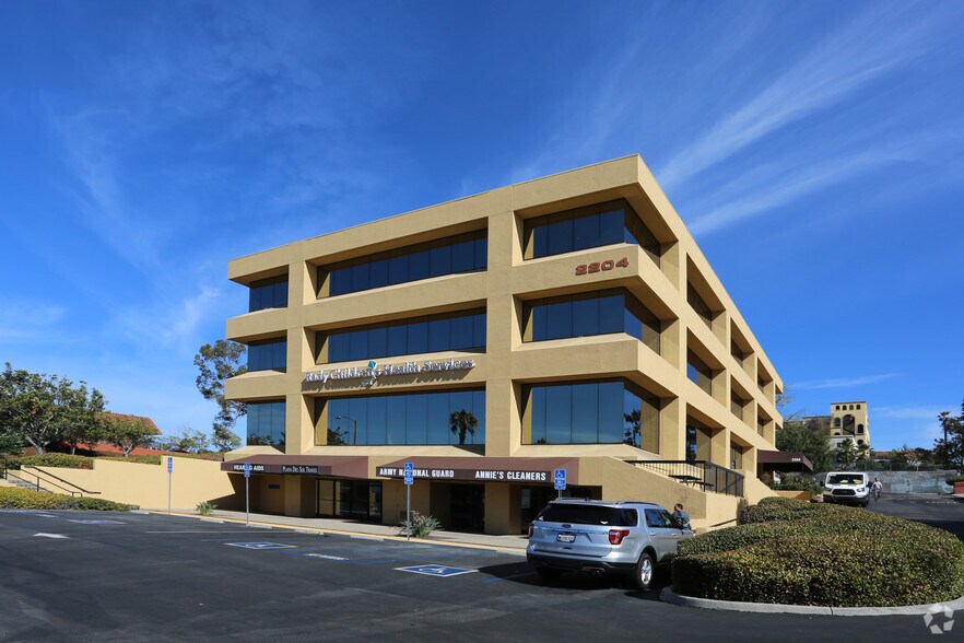 2204 El Camino Real, Oceanside, CA 92054, Oceanside, CA à louer - Photo de l’immeuble – Image 1 sur 5