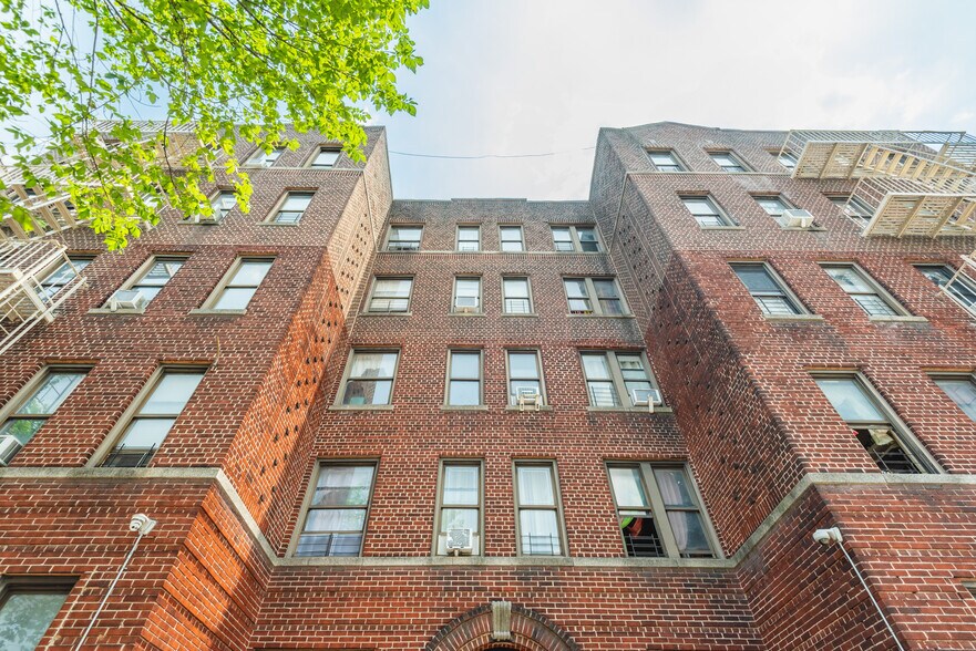 1364 Bronx River Ave, Bronx, NY à vendre - Photo de l’immeuble – Image 2 sur 25