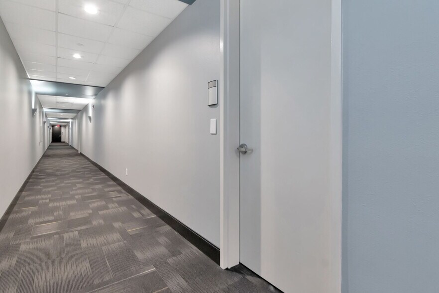 1208 E Kennedy Blvd, Tampa, FL à vendre - Photo de l’immeuble – Image 3 sur 37