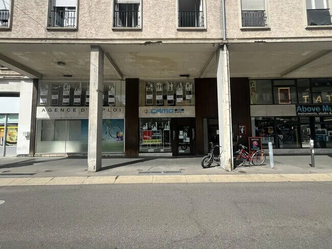 Plus de détails pour Local commercial à vendre