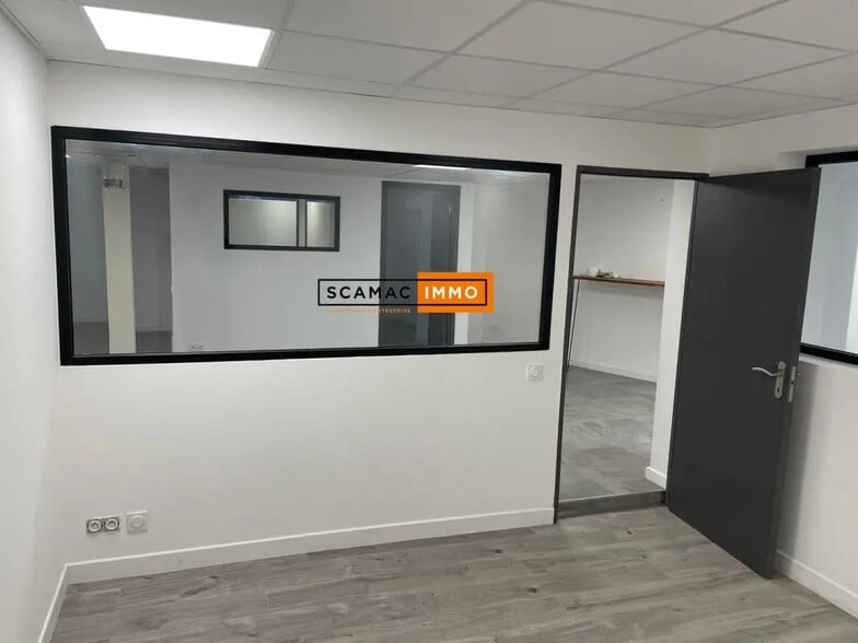 Local d'activités dans La Crau à vendre - Photo intérieure – Image 2 sur 10