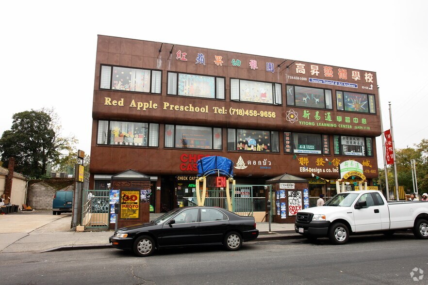 83-02 Broadway, Elmhurst, NY à louer - Photo de l’immeuble – Image 2 sur 7