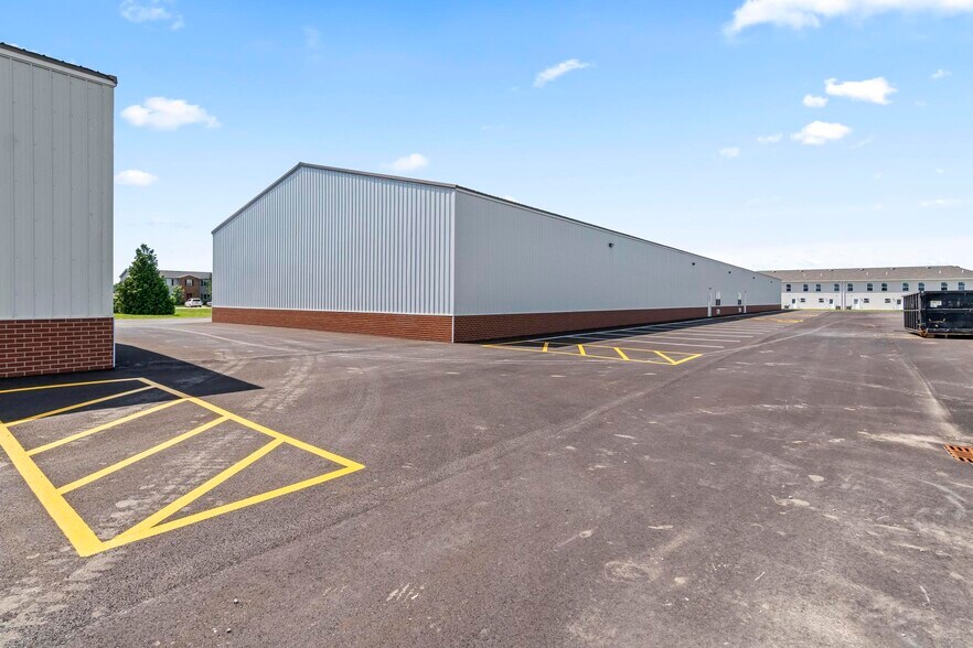 9705 Hayden Dr, Mascoutah, IL à louer - Photo de l’immeuble – Image 2 sur 15