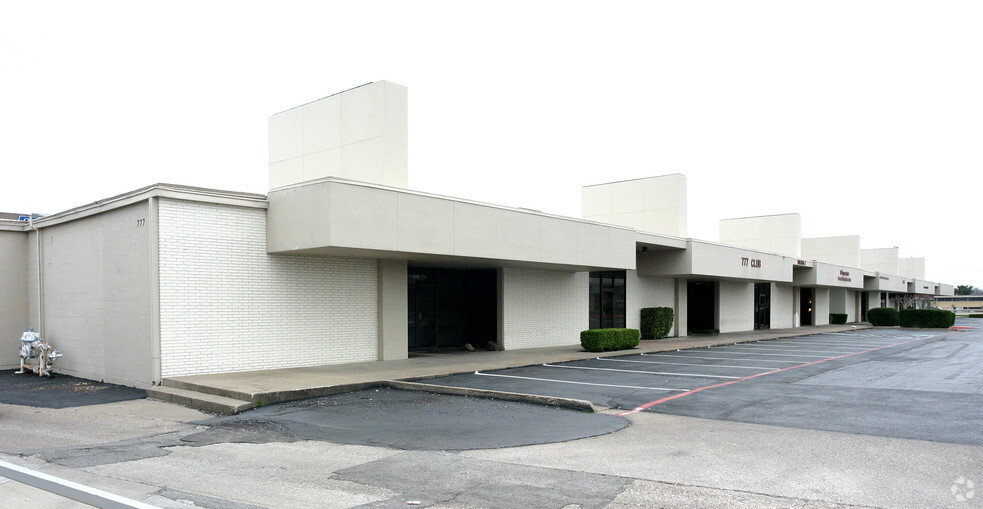 777 S Central Expy, Richardson, TX à louer - Photo de l’immeuble – Image 2 sur 6