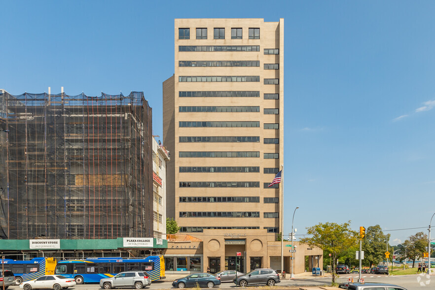 118-35 Queens Blvd, Forest Hills, NY à louer - Photo de l’immeuble – Image 3 sur 4