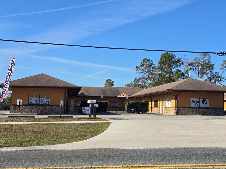 6129 Deltona Blvd, Spring Hill, FL à louer - Photo principale – Image 1 sur 9