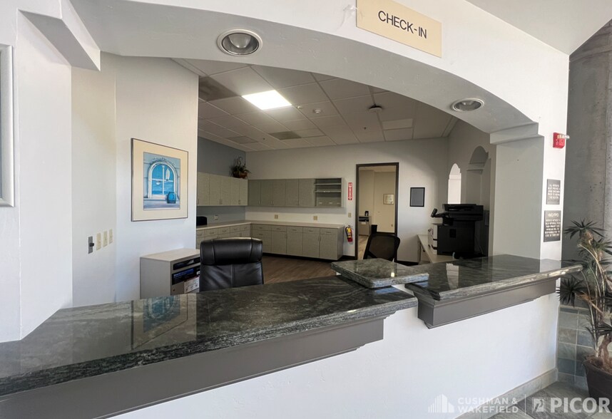 2260 W Orange Grove Rd, Tucson, AZ à louer - Photo de l’immeuble – Image 2 sur 7