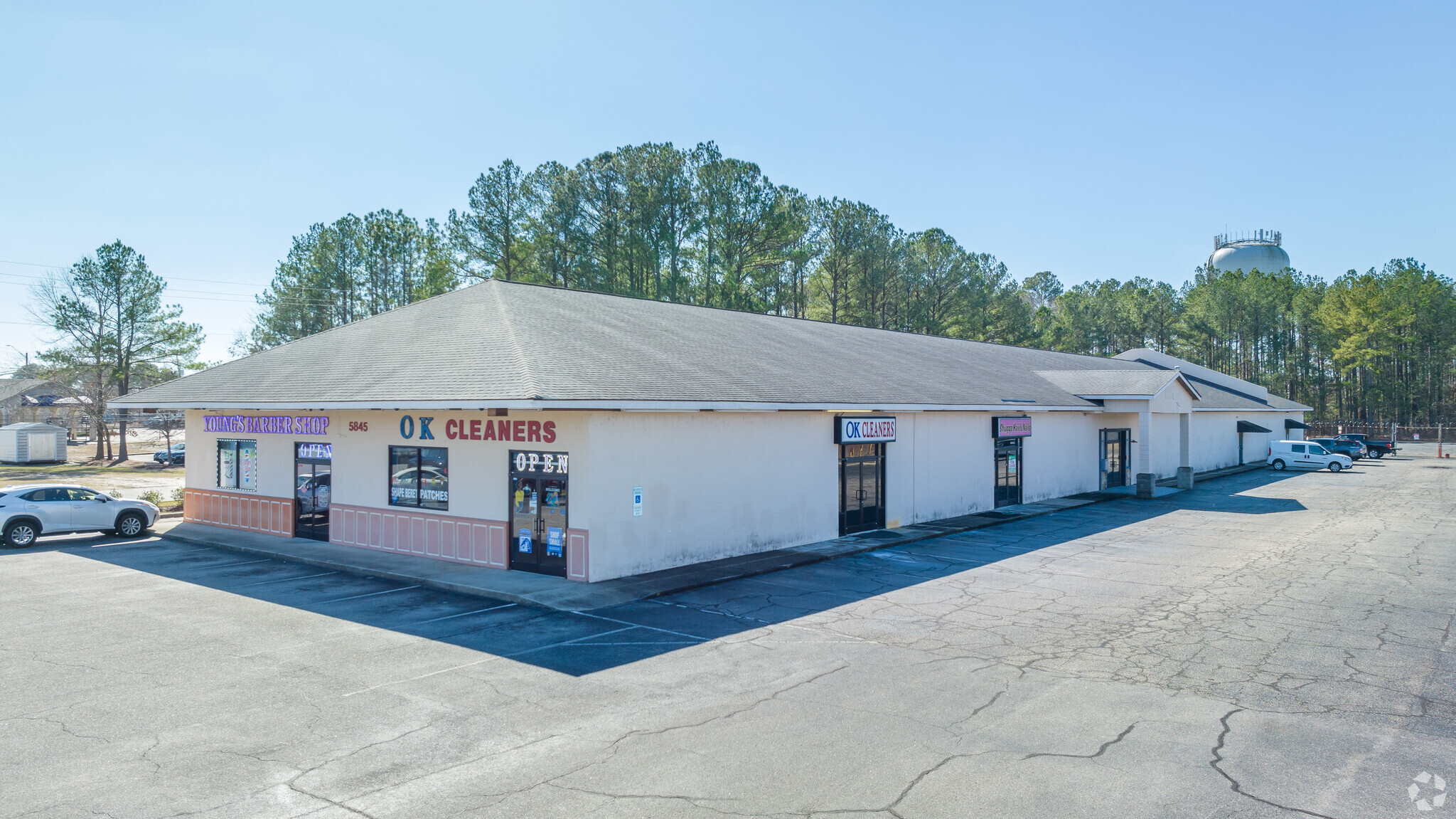 5845 Yadkin Rd, Fayetteville, NC à louer Photo principale– Image 1 sur 20