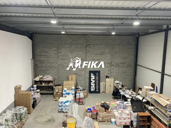 Plus de détails pour Local d'activités à louer