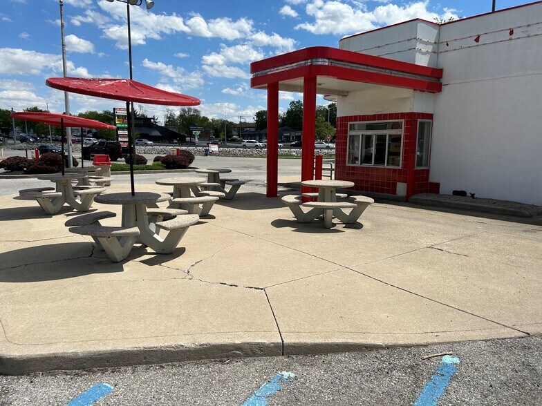 6022 W Jefferson Blvd, Fort Wayne, IN à vendre - Photo de l’immeuble – Image 2 sur 8