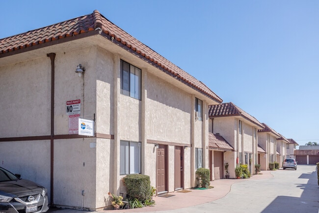 Plus de détails pour 7246 Petrol St, Paramount, CA - Logement à vendre