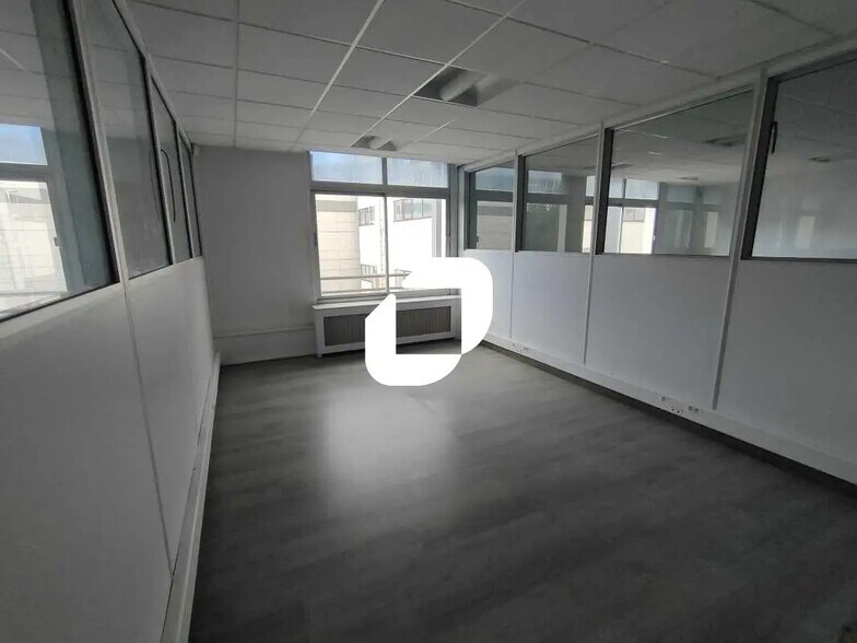 Bureau dans Argenteuil à louer - Photo de l’immeuble – Image 3 sur 17