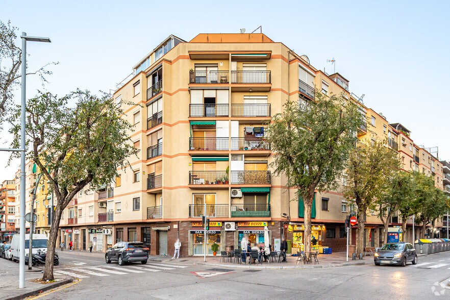 Immeuble residentiel dans Santa Coloma de Gramenet, Barcelona à vendre - Photo principale – Image 1 sur 2