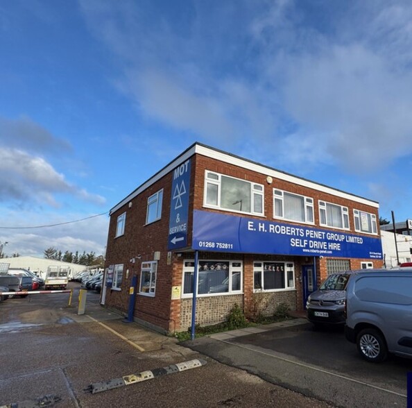 251-255 Church Rd, Benfleet à louer - Photo principale – Image 1 sur 1