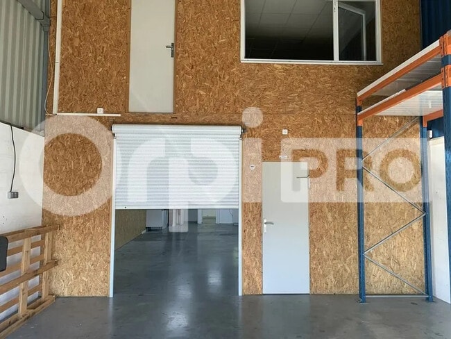 Plus de détails pour Local d’activités à vendre