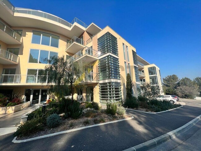 Plus de détails pour Local commercial à louer