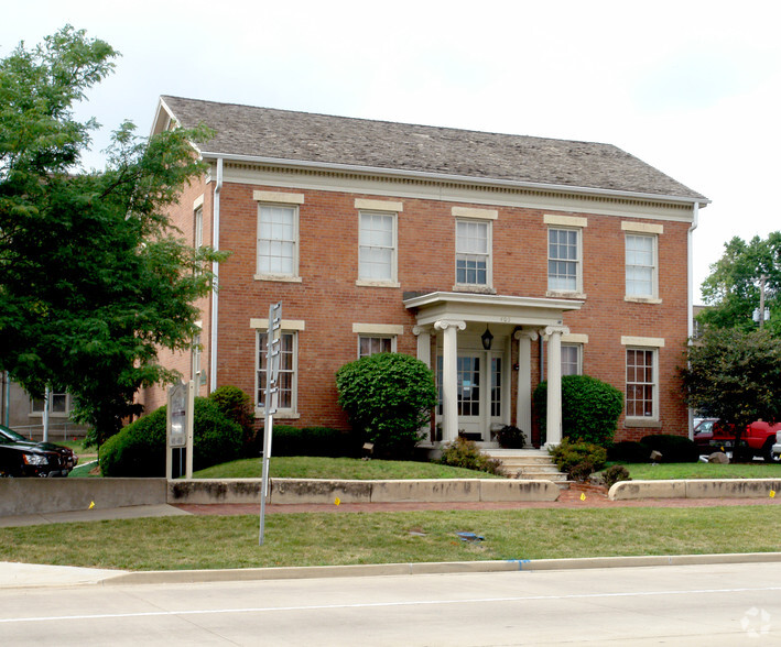 403 NE Jefferson Ave, Peoria, IL à louer - Photo de l’immeuble – Image 1 sur 5