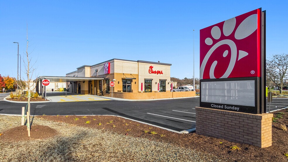 1225 Division St st, East Greenwich, RI à vendre - Photo de l’immeuble – Image 2 sur 3