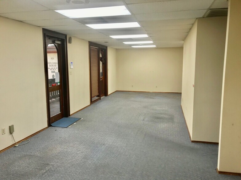 7272 Wurzbach Rd, San Antonio, TX à vendre - Photo de l’immeuble – Image 3 sur 50