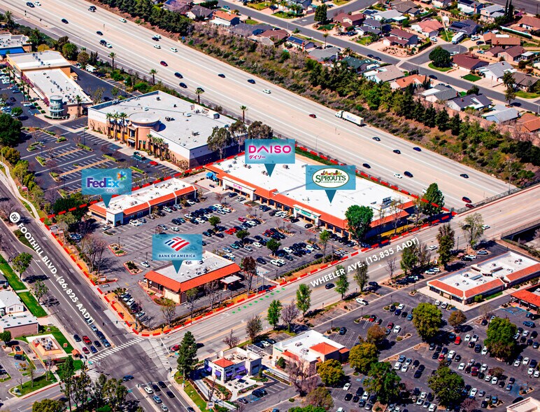 Foothill Plaza portefeuille de 3 biens à vendre sur LoopNet.fr - Aérien – Image 1 sur 7