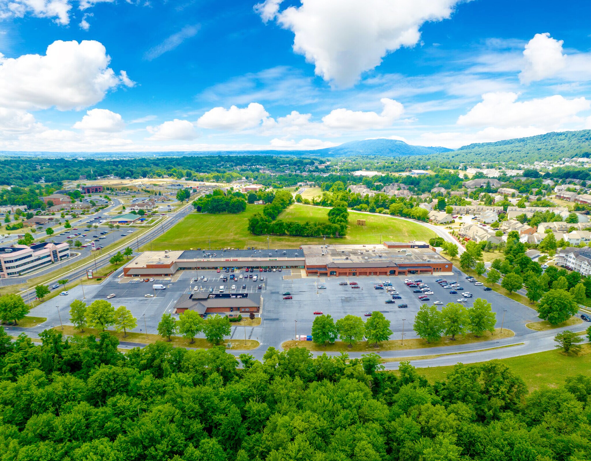 4400-4450 Oakhurst Blvd, Harrisburg, PA à louer Photo de l’immeuble– Image 1 sur 2