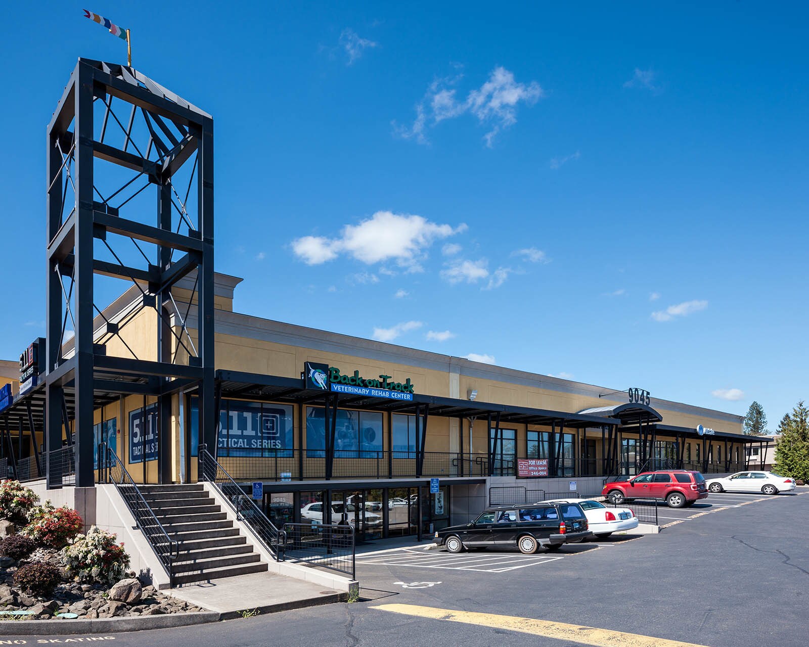 9045-9059 SW Barbur Blvd, Portland, OR à louer Photo principale– Image 1 sur 8