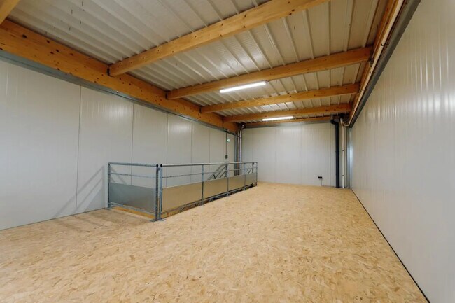 Plus de détails pour 3 Rue Charmontet, Grand-Charmont - Local d'activités à louer