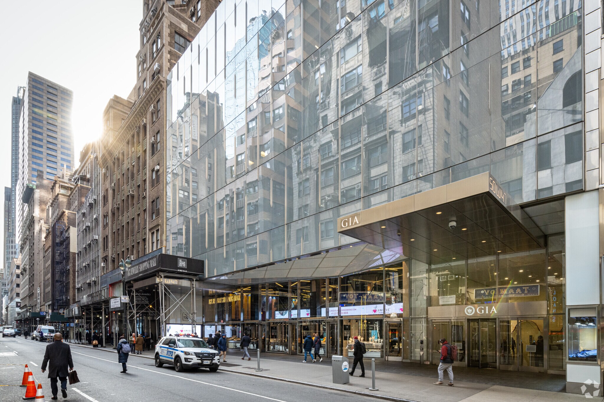 50 W 47th St, New York, NY à louer Photo de l’immeuble– Image 1 sur 7