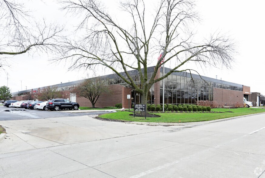 545-549 W Lake St, Elmhurst, IL à louer - Photo principale – Image 1 sur 11