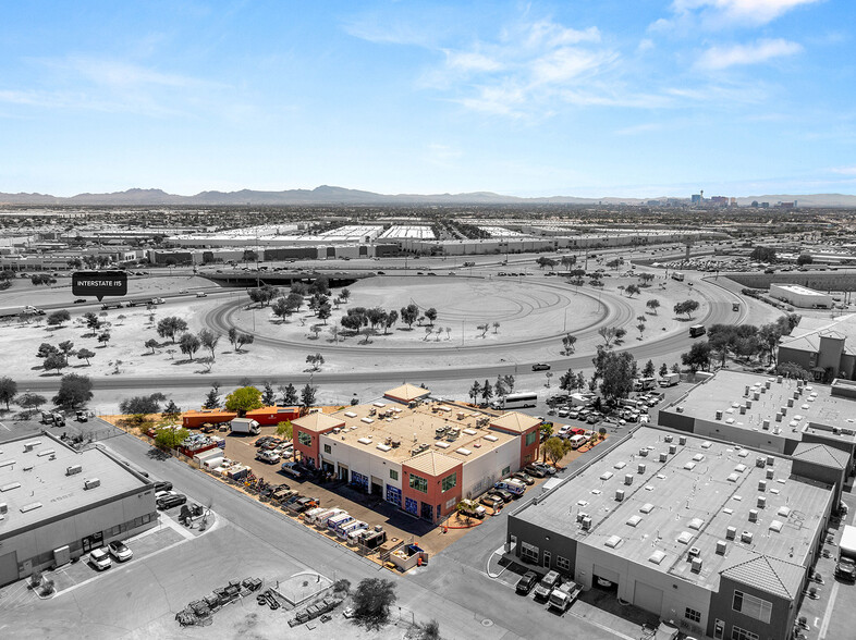 4570 Donovan Way, North Las Vegas, NV à vendre - Photo de l’immeuble – Image 2 sur 85
